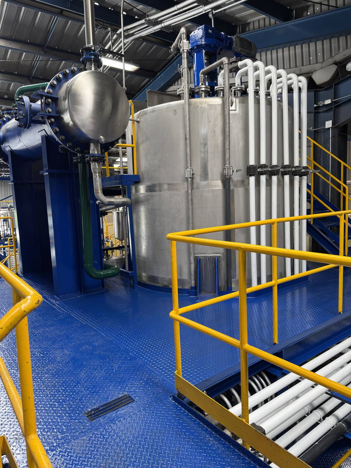 Reactor 0, tanque de premulsión y condensador de gases · foto 8